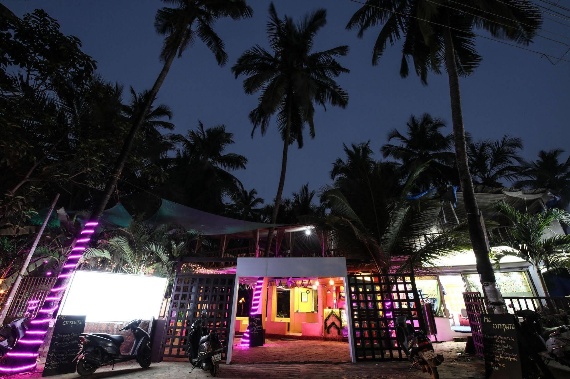 Treebo Trend Ashwem Beach Resort Goa Mandrem Buitenkant foto