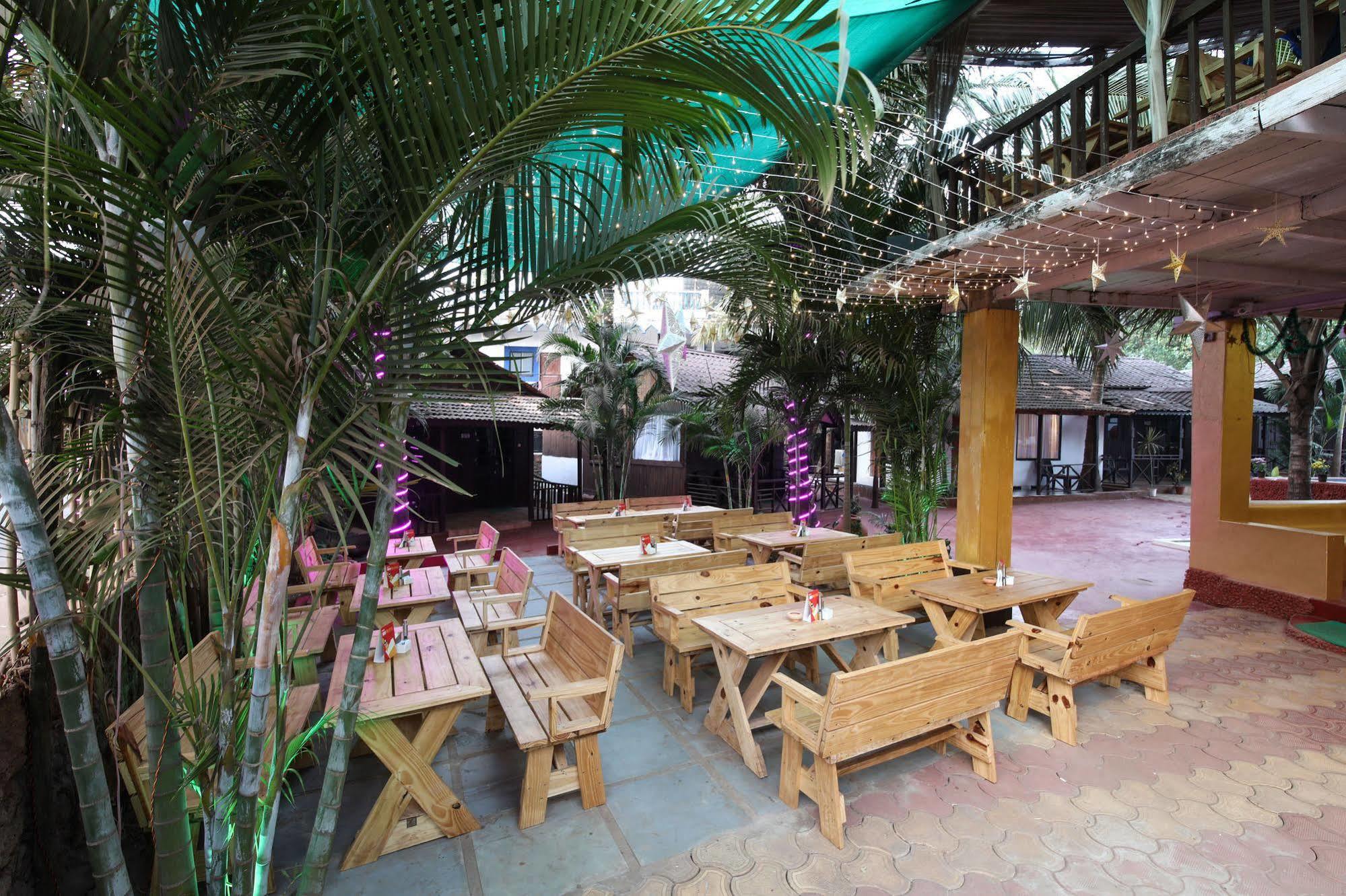 Treebo Trend Ashwem Beach Resort Goa Mandrem Buitenkant foto