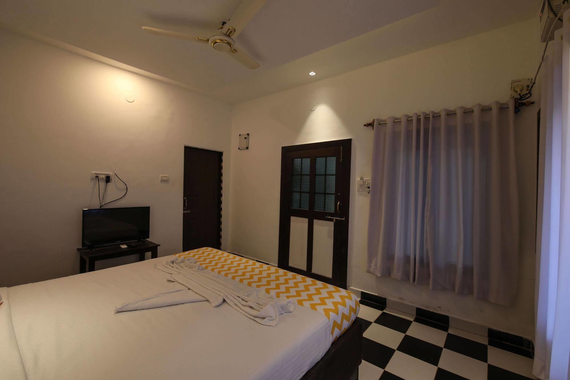 Treebo Trend Ashwem Beach Resort Goa Mandrem Buitenkant foto