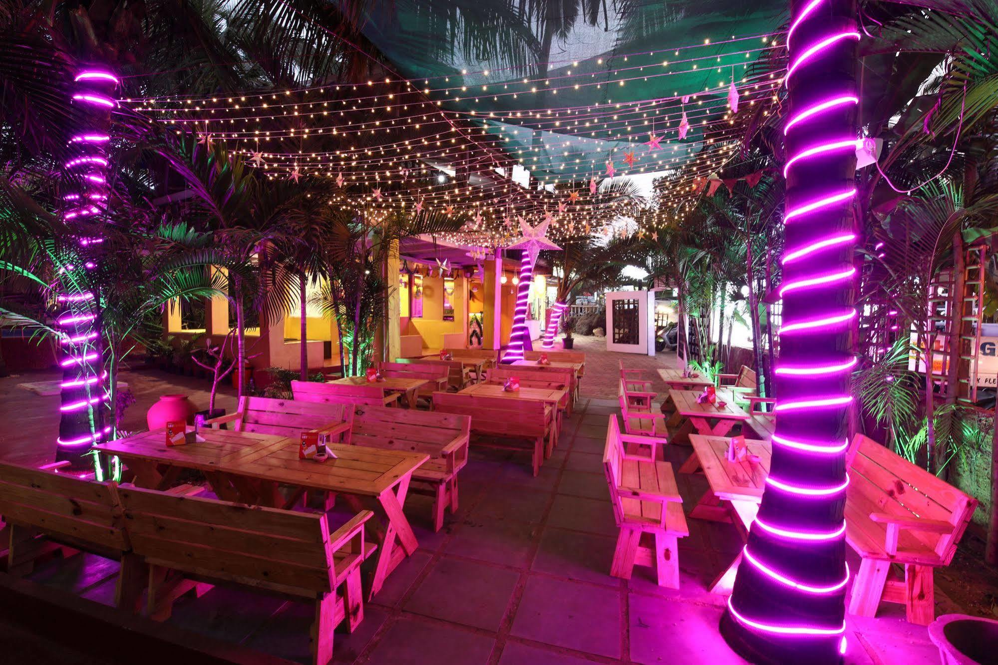 Treebo Trend Ashwem Beach Resort Goa Mandrem Buitenkant foto